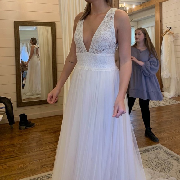 Sweetheart Wedding Gown - Picture 9 of 10